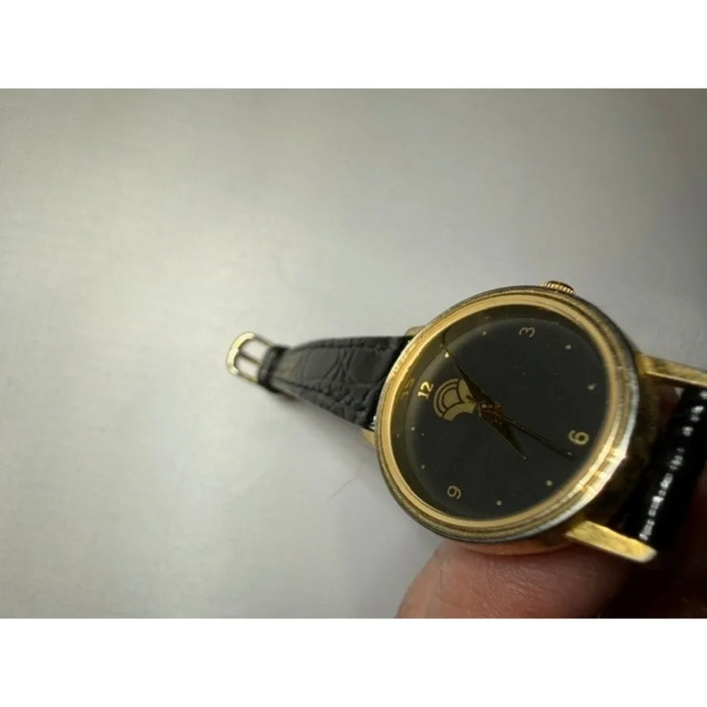 Vintage Seiko Valley Bank Wisconsin Womens Gold Tone Watch Black Leather Strap
